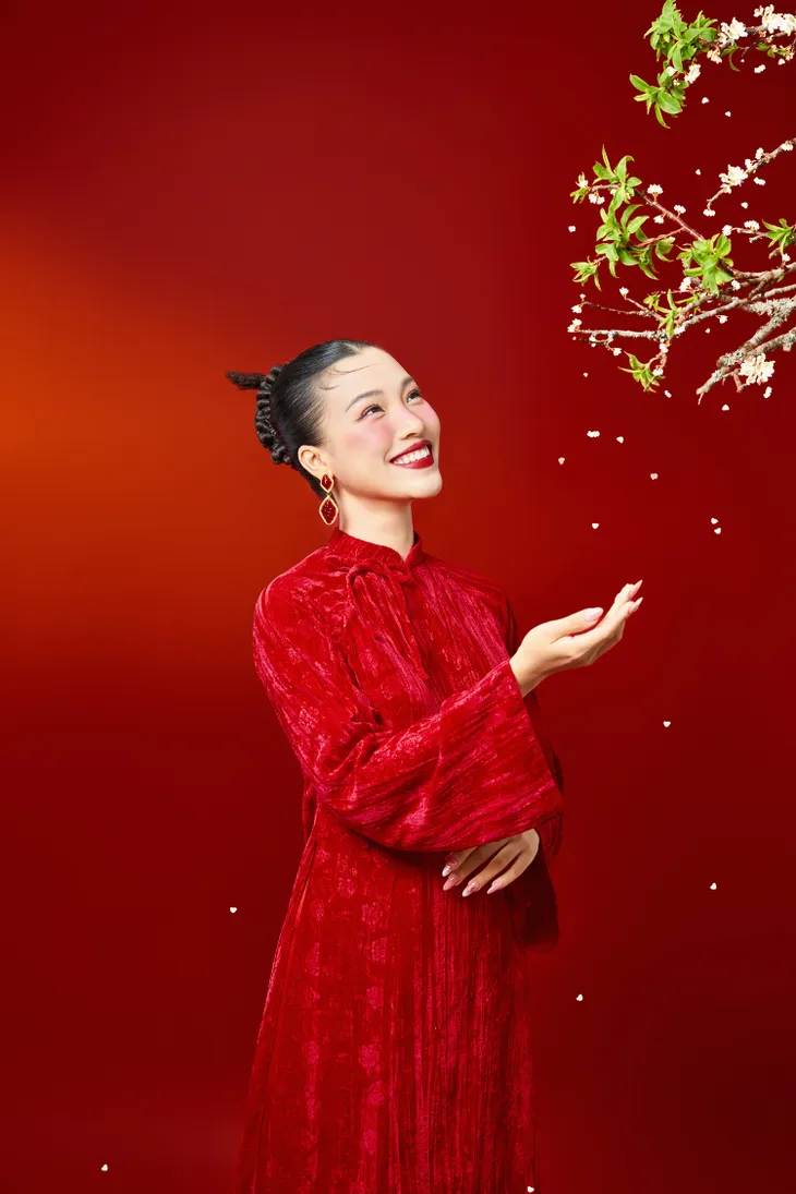Á hậu Hoàng Oanh khoe nhan sắc đậm nét Á Đông trong bộ ảnh Tết - Ảnh 1.
