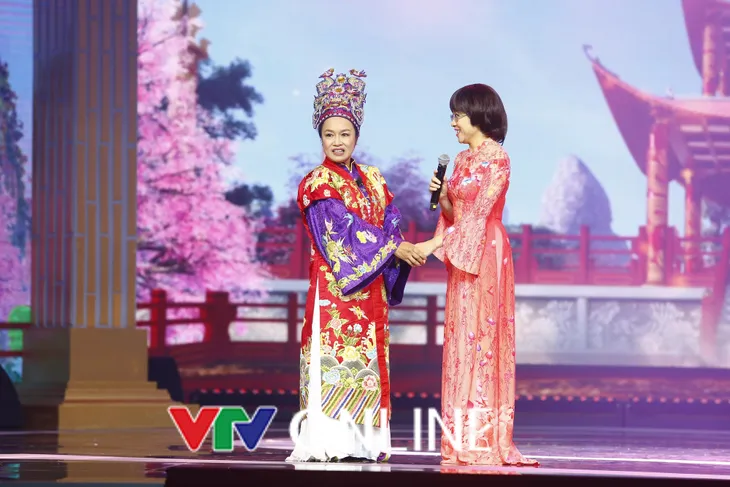 NSƯT Tú Oanh: Táo mới... trong veo - Ảnh 2. NSƯT Tú Oanh: Táo mới... trong veo - Ảnh 2.