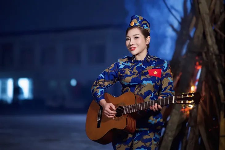 Xuân Trường Sa - Món quà Xuân nghĩa tình của ca sĩ Hồng Hạnh và nhạc sĩ An Hiếu - Ảnh 1. Xuân Trường Sa - Món quà Xuân nghĩa tình của ca sĩ Hồng Hạnh và nhạc sĩ An Hiếu - Ảnh 1.