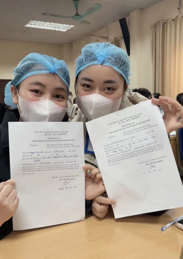 Gần 200 sinh viên trường Cao đẳng Y tế Bạch Mai tình nguyện trực Tết Giáp Thìn tại Bệnh viện - Ảnh 2. Gần 200 sinh viên trường Cao đẳng Y tế Bạch Mai tình nguyện trực Tết Giáp Thìn tại Bệnh viện - Ảnh 2.