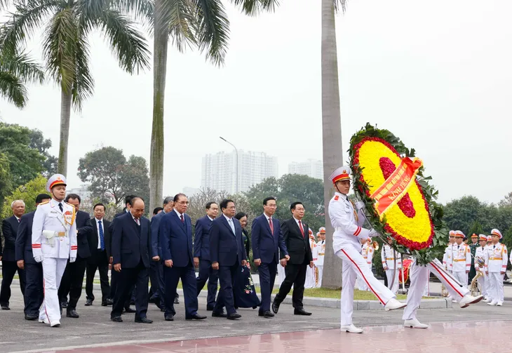 Lãnh đạo Đảng, Nhà nước vào Lăng viếng Bác nhân dịp Tết Nguyên đán Giáp Thìn 2024 - Ảnh 7. Lãnh đạo Đảng, Nhà nước vào Lăng viếng Bác nhân dịp Tết Nguyên đán Giáp Thìn 2024 - Ảnh 7.