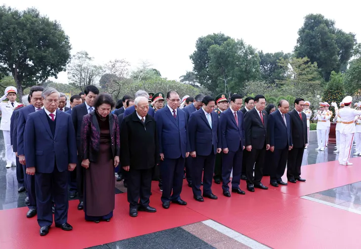 Lãnh đạo Đảng, Nhà nước vào Lăng viếng Bác nhân dịp Tết Nguyên đán Giáp Thìn 2024 - Ảnh 4. Lãnh đạo Đảng, Nhà nước vào Lăng viếng Bác nhân dịp Tết Nguyên đán Giáp Thìn 2024 - Ảnh 4.