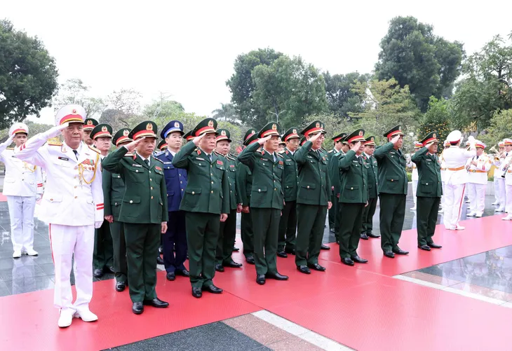Lãnh đạo Đảng, Nhà nước vào Lăng viếng Bác nhân dịp Tết Nguyên đán Giáp Thìn 2024 - Ảnh 5. Lãnh đạo Đảng, Nhà nước vào Lăng viếng Bác nhân dịp Tết Nguyên đán Giáp Thìn 2024 - Ảnh 5.