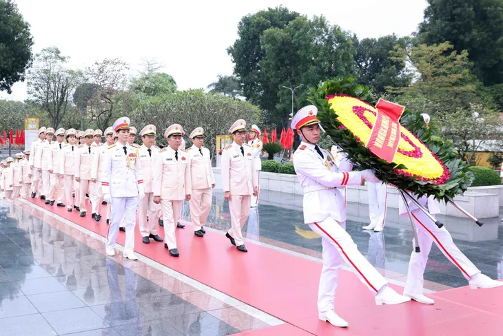 Lãnh đạo Đảng, Nhà nước vào Lăng viếng Bác nhân dịp Tết Nguyên đán Giáp Thìn 2024 - Ảnh 6. Lãnh đạo Đảng, Nhà nước vào Lăng viếng Bác nhân dịp Tết Nguyên đán Giáp Thìn 2024 - Ảnh 6.