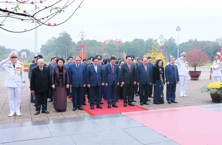 Lãnh đạo Đảng, Nhà nước vào Lăng viếng Bác nhân dịp Tết Nguyên đán Giáp Thìn 2024 - Ảnh 2. Lãnh đạo Đảng, Nhà nước vào Lăng viếng Bác nhân dịp Tết Nguyên đán Giáp Thìn 2024 - Ảnh 2.