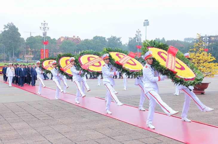 Lãnh đạo Đảng, Nhà nước vào Lăng viếng Bác nhân dịp Tết Nguyên đán Giáp Thìn 2024 - Ảnh 1. Lãnh đạo Đảng, Nhà nước vào Lăng viếng Bác nhân dịp Tết Nguyên đán Giáp Thìn 2024 - Ảnh 1.