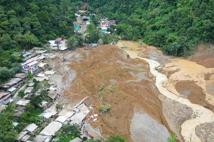 Philippines giải cứu 45 người sống sót sau vụ sạt lở đất - Ảnh 1. Philippines giải cứu 45 người sống sót sau vụ sạt lở đất - Ảnh 1.