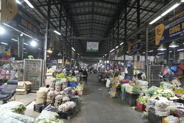 Nhộn nhịp chợ đầu mối Bình Điền ngày cuối năm - Ảnh 2. Nhộn nhịp chợ đầu mối Bình Điền ngày cuối năm - Ảnh 2.