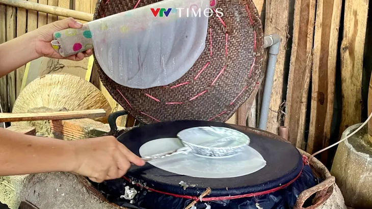 Làng nghề bánh tráng hơn 80 năm tuổi ở TP Hồ Chí Minh - Từ truyền thống đến hiện đại - Ảnh 3. Làng nghề bánh tráng hơn 80 năm tuổi ở TP Hồ Chí Minh - Từ truyền thống đến hiện đại - Ảnh 3.