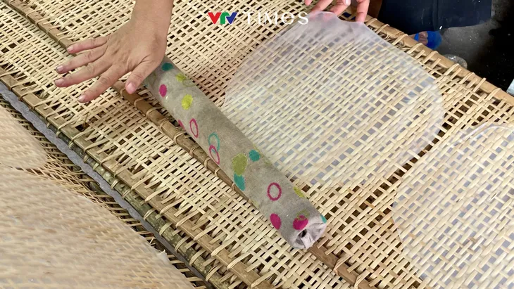 Làng nghề bánh tráng hơn 80 năm tuổi ở TP Hồ Chí Minh - Từ truyền thống đến hiện đại - Ảnh 4. Làng nghề bánh tráng hơn 80 năm tuổi ở TP Hồ Chí Minh - Từ truyền thống đến hiện đại - Ảnh 4.
