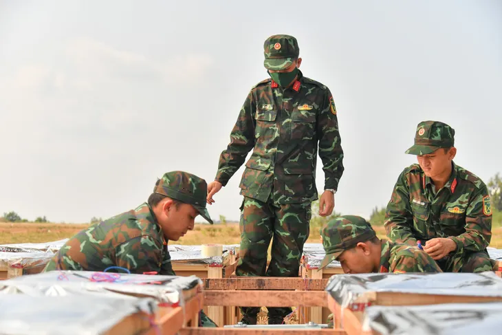 Kiên Giang: Hoàn tất mọi công tác chuẩn bị bắn pháo hoa đêm giao thừa - Ảnh 4. Kiên Giang: Hoàn tất mọi công tác chuẩn bị bắn pháo hoa đêm giao thừa - Ảnh 4.