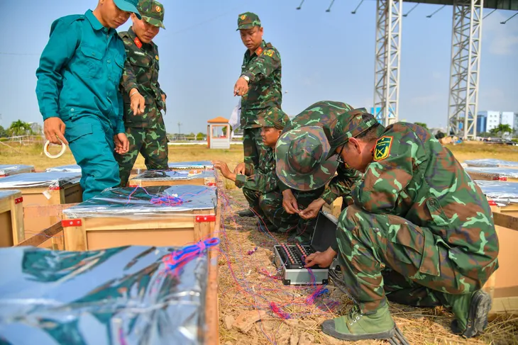 Kiên Giang: Hoàn tất mọi công tác chuẩn bị bắn pháo hoa đêm giao thừa - Ảnh 2. Kiên Giang: Hoàn tất mọi công tác chuẩn bị bắn pháo hoa đêm giao thừa - Ảnh 2.