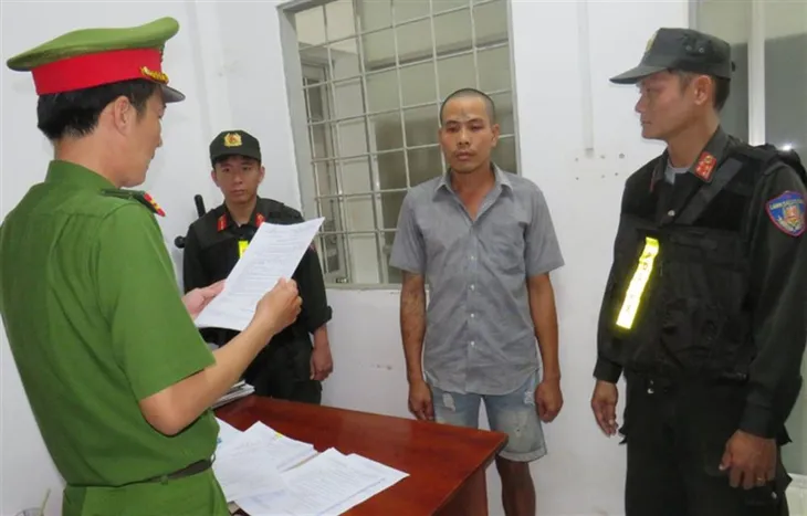 Khởi tố, bắt tạm giam 12 đối tượng mang hung khí đi giải quyết mâu thuẫn - Ảnh 1. Khởi tố, bắt tạm giam 12 đối tượng mang hung khí đi giải quyết mâu thuẫn - Ảnh 1.
