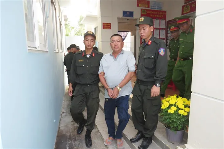 Khởi tố, bắt tạm giam 12 đối tượng mang hung khí đi giải quyết mâu thuẫn - Ảnh 2. Khởi tố, bắt tạm giam 12 đối tượng mang hung khí đi giải quyết mâu thuẫn - Ảnh 2.