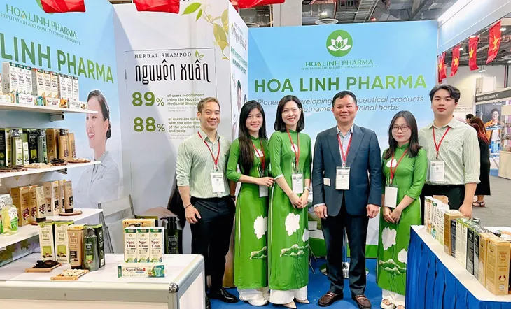 Dược phẩm Hoa Linh quảng bá thương hiệu Việt tại triển lãm Beauty Asia 2024, Singapore - Ảnh 1. Dược phẩm Hoa Linh quảng bá thương hiệu Việt tại triển lãm Beauty Asia 2024, Singapore - Ảnh 1.