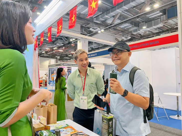 Dược phẩm Hoa Linh quảng bá thương hiệu Việt tại triển lãm Beauty Asia 2024, Singapore - Ảnh 3. Dược phẩm Hoa Linh quảng bá thương hiệu Việt tại triển lãm Beauty Asia 2024, Singapore - Ảnh 3.