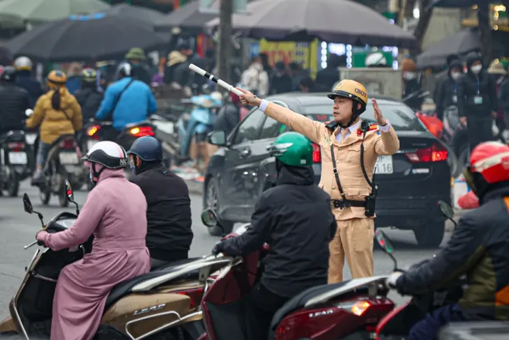 Hà Nội: Công trình cầu vượt dang dở gây mất mỹ quan, ùn tắc giao thông - Ảnh 1. Hà Nội: Công trình cầu vượt dang dở gây mất mỹ quan, ùn tắc giao thông - Ảnh 1.