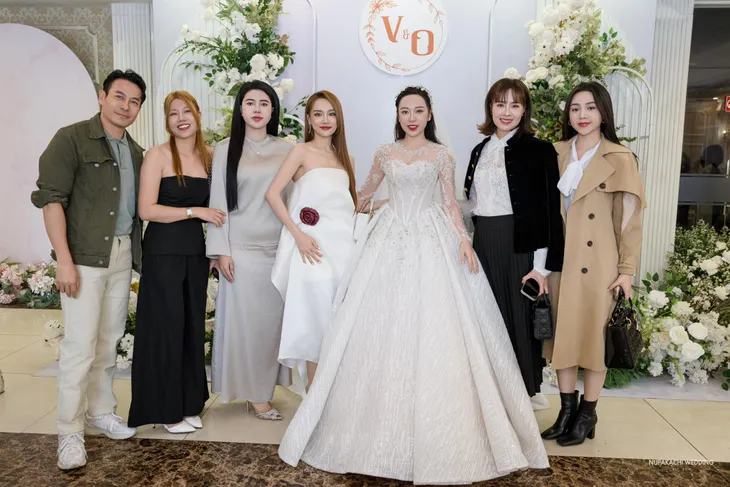 Nhã Phương, Hồng Diễm, Quỳnh Kool và dàn mỹ nhân tham dự đám cưới Kim Oanh - Ảnh 1. Nhã Phương, Hồng Diễm, Quỳnh Kool và dàn mỹ nhân tham dự đám cưới Kim Oanh - Ảnh 1.