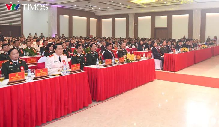 Công an Nghệ An đón nhận danh hiệu anh hùng lực lượng vũ trang nhân dân - Ảnh 2. Công an Nghệ An đón nhận danh hiệu anh hùng lực lượng vũ trang nhân dân - Ảnh 2.
