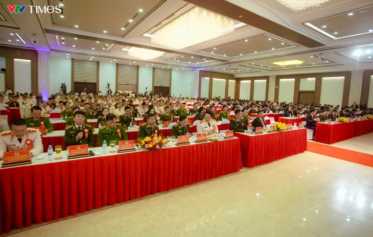 Công an Nghệ An đón nhận danh hiệu anh hùng lực lượng vũ trang nhân dân - Ảnh 7. Công an Nghệ An đón nhận danh hiệu anh hùng lực lượng vũ trang nhân dân - Ảnh 7.