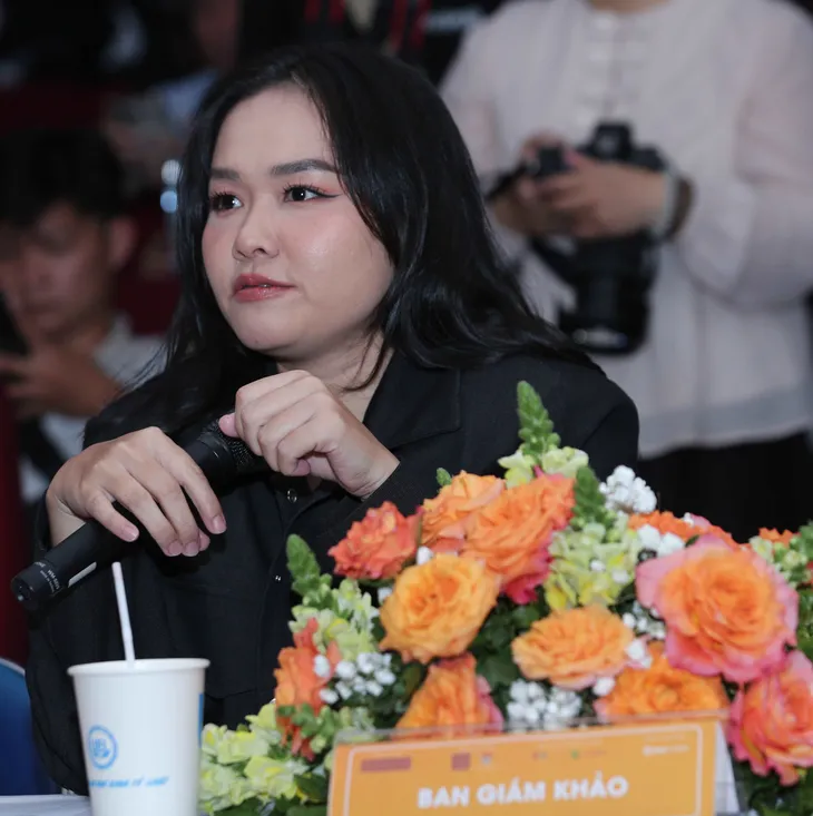 Biên đạo Huỳnh Mến “tiếp lửa” cho các nhóm nhảy sinh viên tại Dalat Best Dance Crew 2024 - Ảnh 1. Biên đạo Huỳnh Mến “tiếp lửa” cho các nhóm nhảy sinh viên tại Dalat Best Dance Crew 2024 - Ảnh 1.