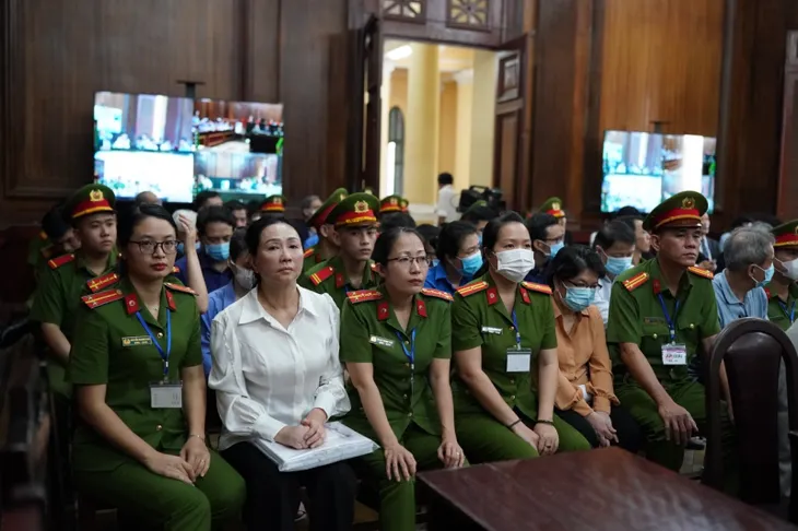 Xét xử vụ Vạn Thịnh Phát: Cựu Phó TGĐ SCB đặt niềm tin sai chỗ vào Trương Mỹ Lan - Ảnh 2. Xét xử vụ Vạn Thịnh Phát: Cựu Phó TGĐ SCB đặt niềm tin sai chỗ vào Trương Mỹ Lan - Ảnh 2.