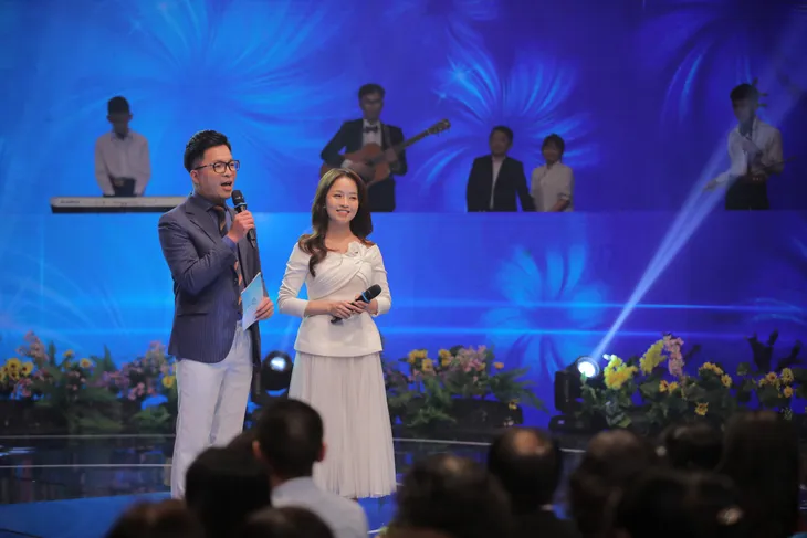 Gala Trạm yêu thương: Ở đâu có yêu thương, ở đó có niềm tin hy vọng được trao gửi - Ảnh 1. Gala Trạm yêu thương: Ở đâu có yêu thương, ở đó có niềm tin hy vọng được trao gửi - Ảnh 1.