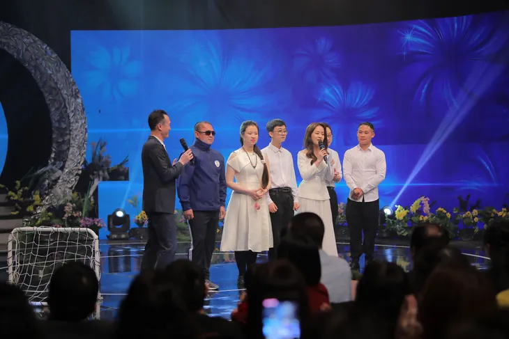 Gala Trạm yêu thương: Ở đâu có yêu thương, ở đó có niềm tin hy vọng được trao gửi - Ảnh 2. Gala Trạm yêu thương: Ở đâu có yêu thương, ở đó có niềm tin hy vọng được trao gửi - Ảnh 2.