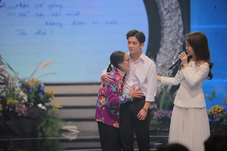 Gala Trạm yêu thương: Ở đâu có yêu thương, ở đó có niềm tin hy vọng được trao gửi - Ảnh 4. Gala Trạm yêu thương: Ở đâu có yêu thương, ở đó có niềm tin hy vọng được trao gửi - Ảnh 4.