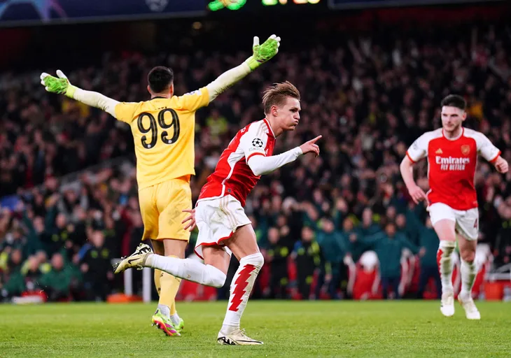 Vượt qua Porto trên chấm phạt đền, Arsenal vào tứ kết Champions League sau 14 năm - Ảnh 1. Vượt qua Porto trên chấm phạt đền, Arsenal vào tứ kết Champions League sau 14 năm - Ảnh 1.