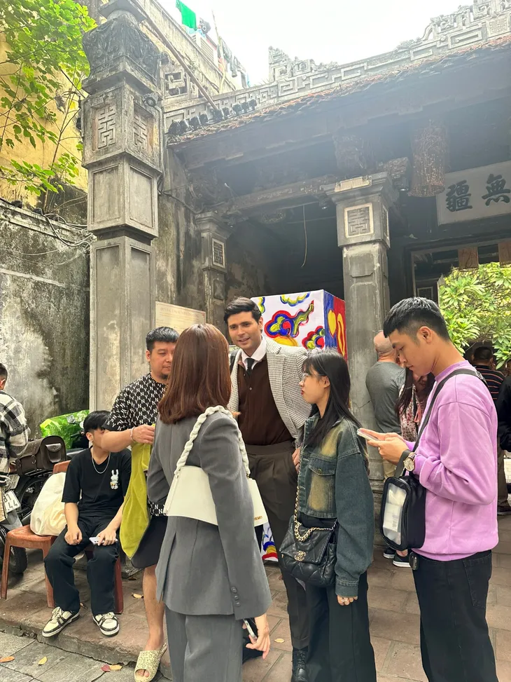 Charlie Win - Chàng diễn viên người Mỹ tái xuất ở Trại cứu hộ trái tim - Ảnh 3. Charlie Win - Chàng diễn viên người Mỹ tái xuất ở Trại cứu hộ trái tim - Ảnh 3.