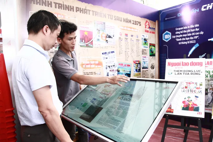 Sôi động các gian trưng bày tại Hội báo toàn quốc 2024 - Ảnh 21. Sôi động các gian trưng bày tại Hội báo toàn quốc 2024 - Ảnh 21.