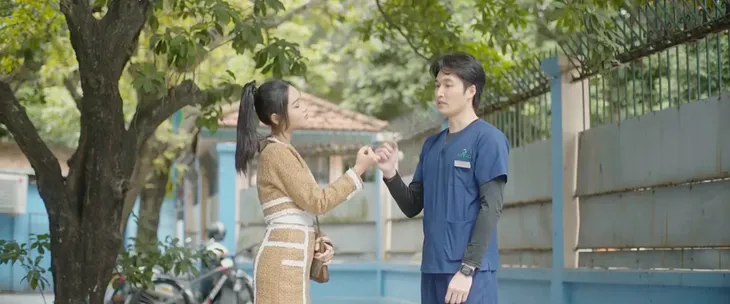 Gặp em ngày nắng - Tập 13: Nghe chuyện Huy có bạn gái, Phương buồn ra mặt - Ảnh 7. Gặp em ngày nắng - Tập 13: Nghe chuyện Huy có bạn gái, Phương buồn ra mặt - Ảnh 7.