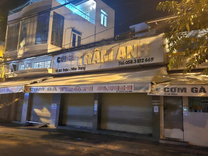 Hơn 100 người nghi ngộ độc sau khi ăn cơm gà - Ảnh 1. Hơn 100 người nghi ngộ độc sau khi ăn cơm gà - Ảnh 1.