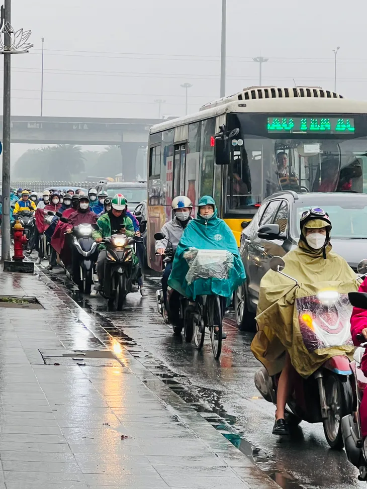 Hà Nội những ngày ẩm ương - Ảnh 12. Hà Nội những ngày ẩm ương - Ảnh 12.