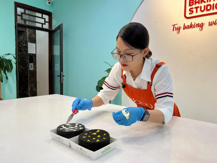 Bánh bông lan than tổ ong gây sốt mạng xã hội - Ảnh 2. Bánh bông lan than tổ ong gây sốt mạng xã hội - Ảnh 2.
