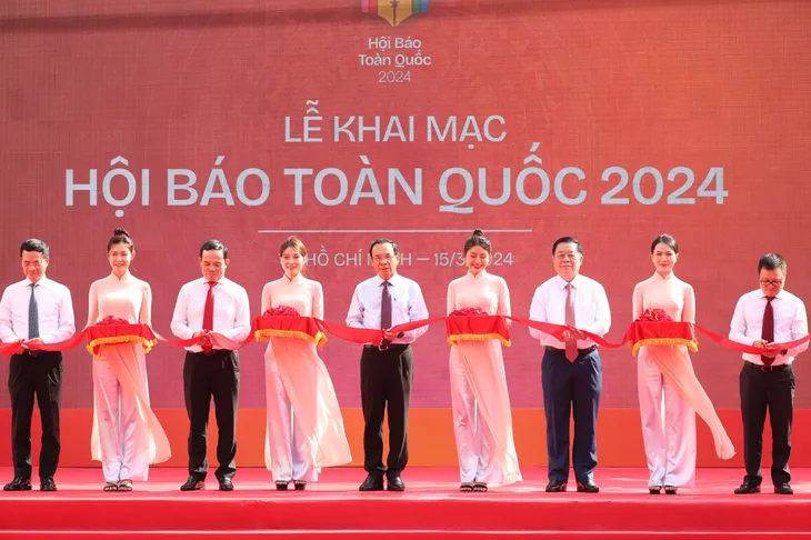 Ngày hội của những người làm báo Việt Nam chính thức khai mạc - Ảnh 11. Ngày hội của những người làm báo Việt Nam chính thức khai mạc - Ảnh 11.