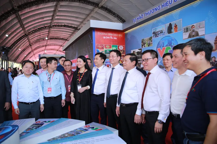 Ngày hội của những người làm báo Việt Nam chính thức khai mạc - Ảnh 5. Ngày hội của những người làm báo Việt Nam chính thức khai mạc - Ảnh 5.