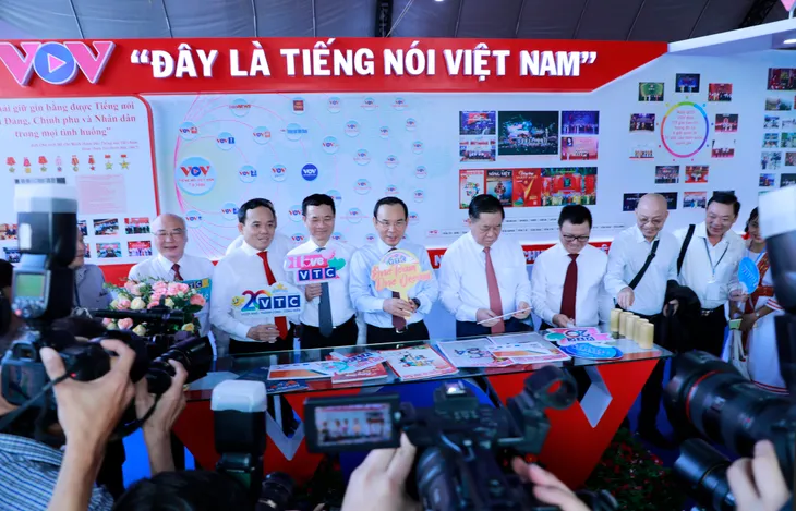 Ngày hội của những người làm báo Việt Nam chính thức khai mạc - Ảnh 7. Ngày hội của những người làm báo Việt Nam chính thức khai mạc - Ảnh 7.
