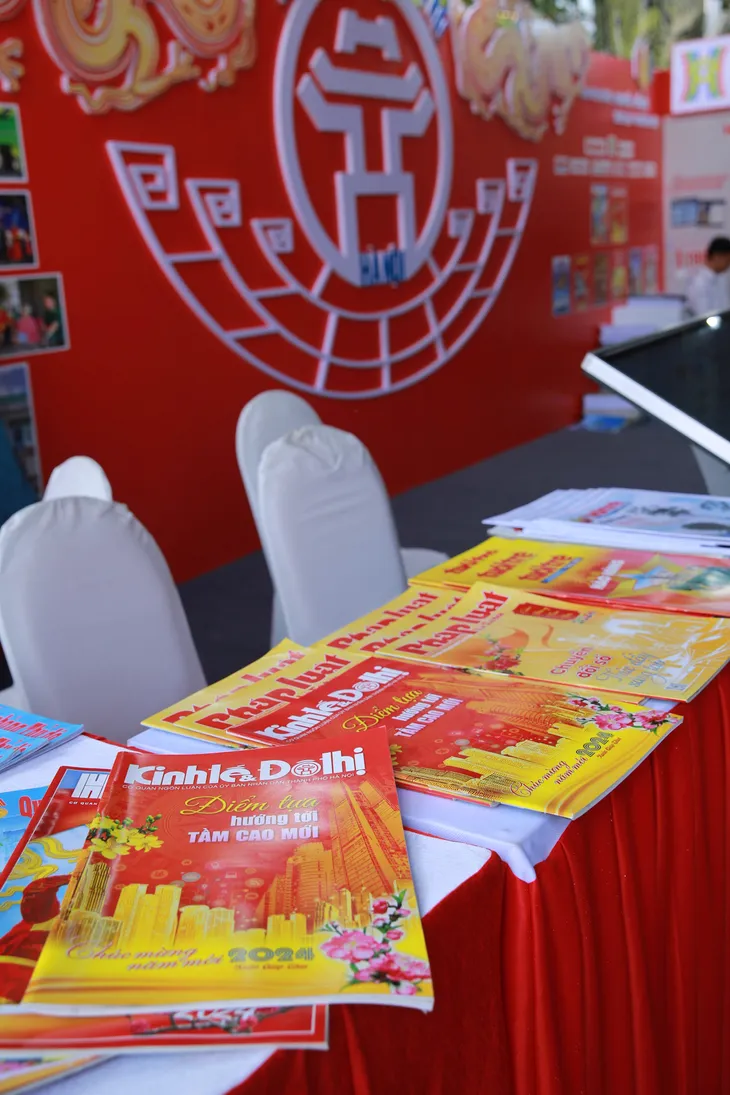 Sôi động các gian trưng bày tại Hội báo toàn quốc 2024 - Ảnh 15. Sôi động các gian trưng bày tại Hội báo toàn quốc 2024 - Ảnh 15.