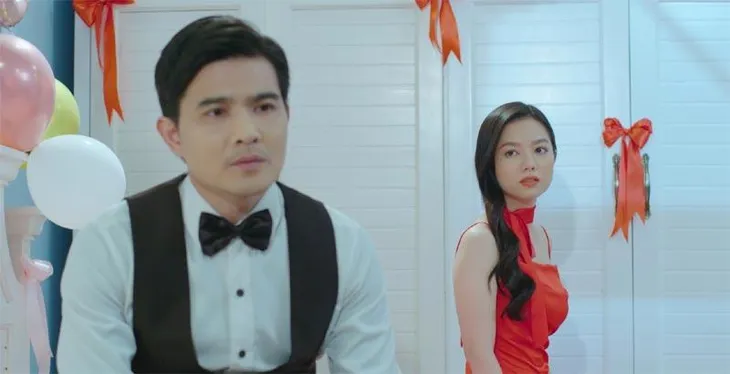 Quang Sự có 3 cô vợ diện đồ ngủ trùng hợp trên phim - Ảnh 4. Quang Sự có 3 cô vợ diện đồ ngủ trùng hợp trên phim - Ảnh 4.