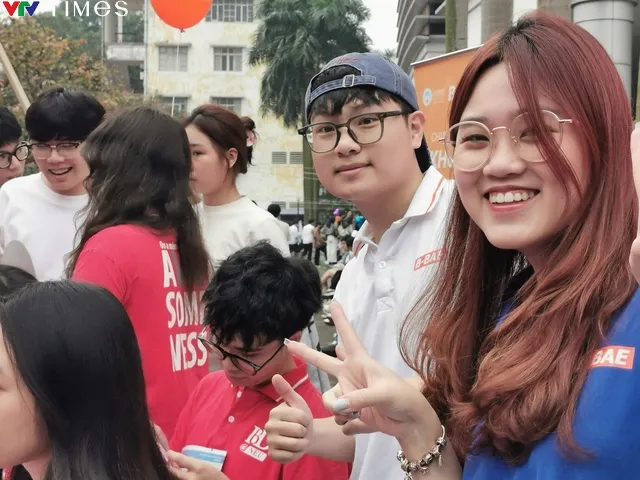 Hàng nghìn học sinh nghe giải đáp về tuyển sinh đại học 2024 - Ảnh 21. Hàng nghìn học sinh nghe giải đáp về tuyển sinh đại học 2024 - Ảnh 21.
