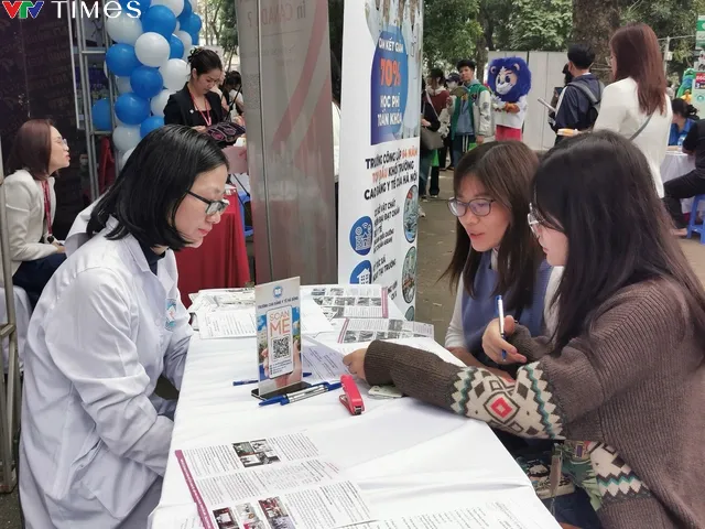 Hàng nghìn học sinh nghe giải đáp về tuyển sinh đại học 2024 - Ảnh 18. Hàng nghìn học sinh nghe giải đáp về tuyển sinh đại học 2024 - Ảnh 18.