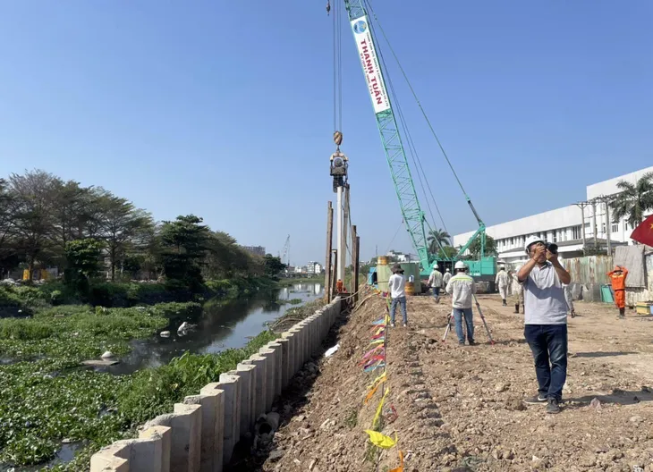 Nỗ lực hoàn thành dự án giao thông đúng tiến độ - Ảnh 1. Nỗ lực hoàn thành dự án giao thông đúng tiến độ - Ảnh 1.