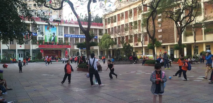 Hà Nội bảo đảm đáp ứng đầy đủ chỗ học cho học sinh trong tuyển sinh năm học 2024 - 2025 - Ảnh 1.