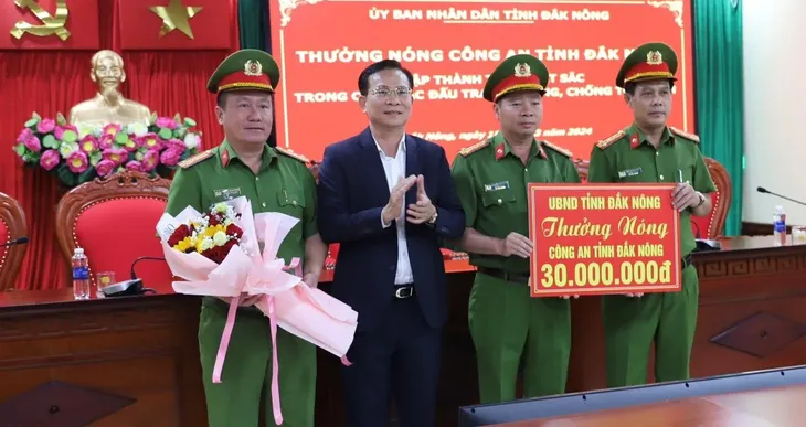 Bắt đôi nam nữ đột nhập tiệm vàng trộm 3,5kg vàng - Ảnh 1. Bắt đôi nam nữ đột nhập tiệm vàng trộm 3,5kg vàng - Ảnh 1.