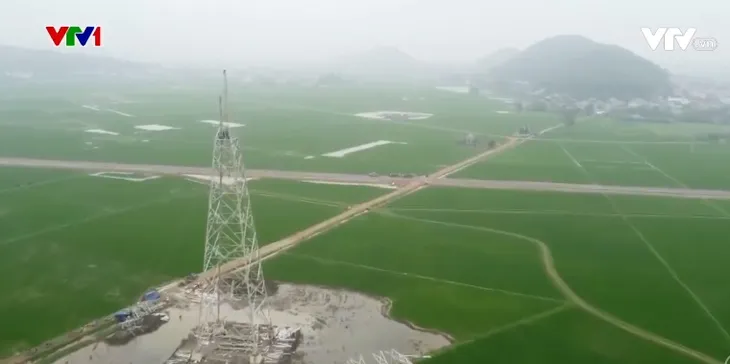 Đẩy nhanh tiến độ đường dây 500KV mạch 3 - Ảnh 1.
