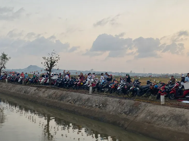 Bà Rịa - Vũng Tàu: Nhộn nhịp khu ẩm thực chợ quê giữa cánh đồng - Ảnh 7. Bà Rịa - Vũng Tàu: Nhộn nhịp khu ẩm thực chợ quê giữa cánh đồng - Ảnh 7.