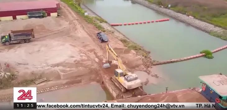 Ô nhiễm môi trường từ hoạt động thu gom, tập kết tro xỉ trái phép - Ảnh 1.