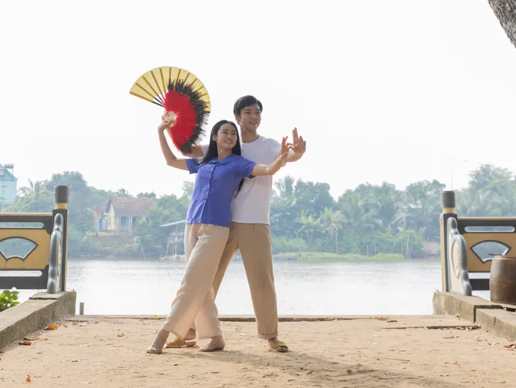 ‘Sáng đèn’ tung MV nhạc phim, trở lại rạp đối đầu loạt phim tháng 3 - Ảnh 3. ‘Sáng đèn’ tung MV nhạc phim, trở lại rạp đối đầu loạt phim tháng 3 - Ảnh 3.